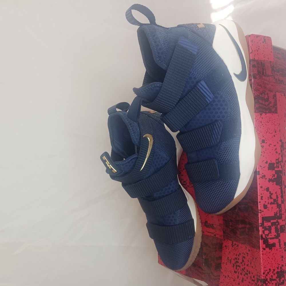Nike LeBron Soldier 11  Basketball Shoes NEW - Picture 3 of 8